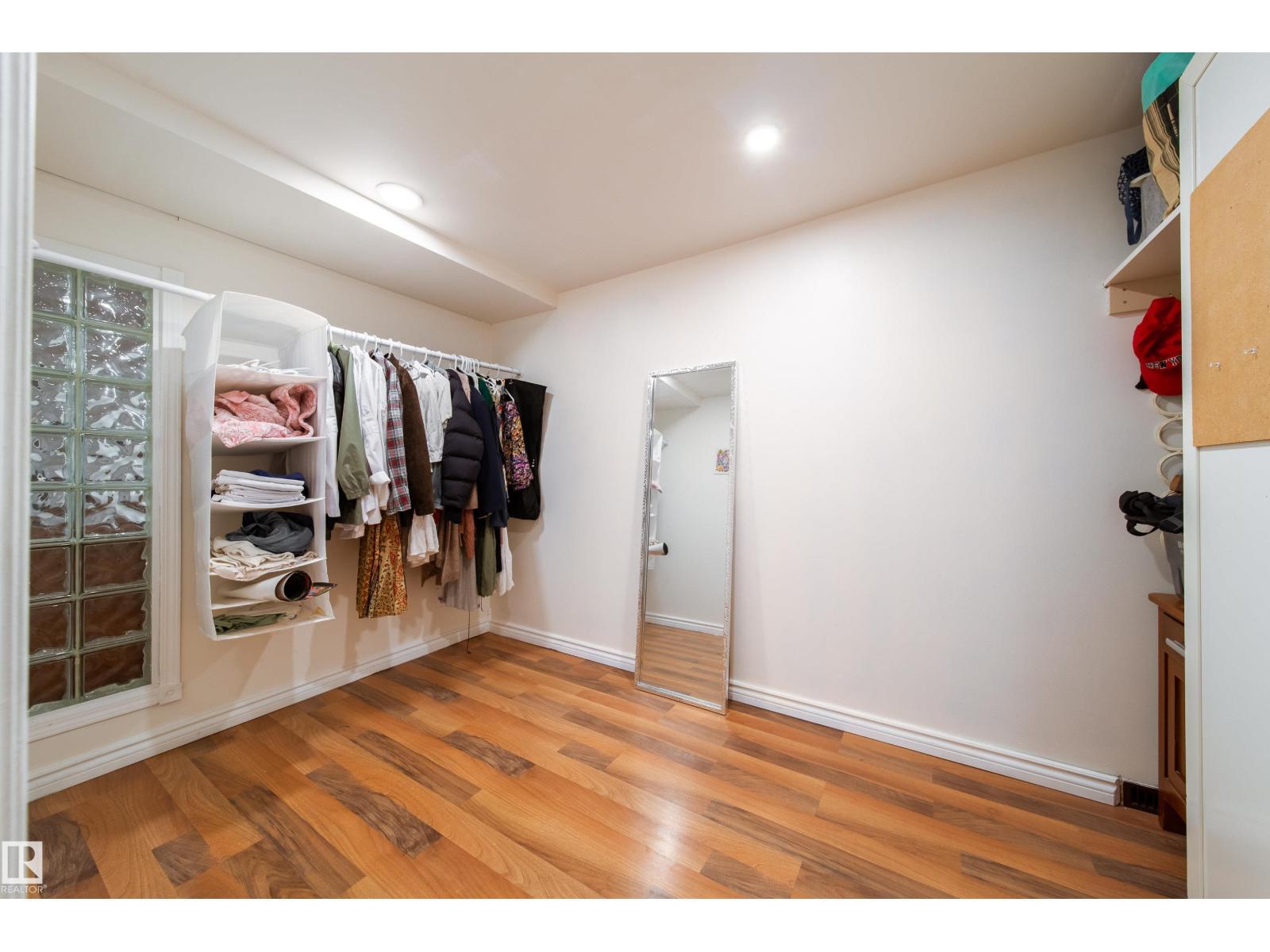 14016 85 AV NW - 50