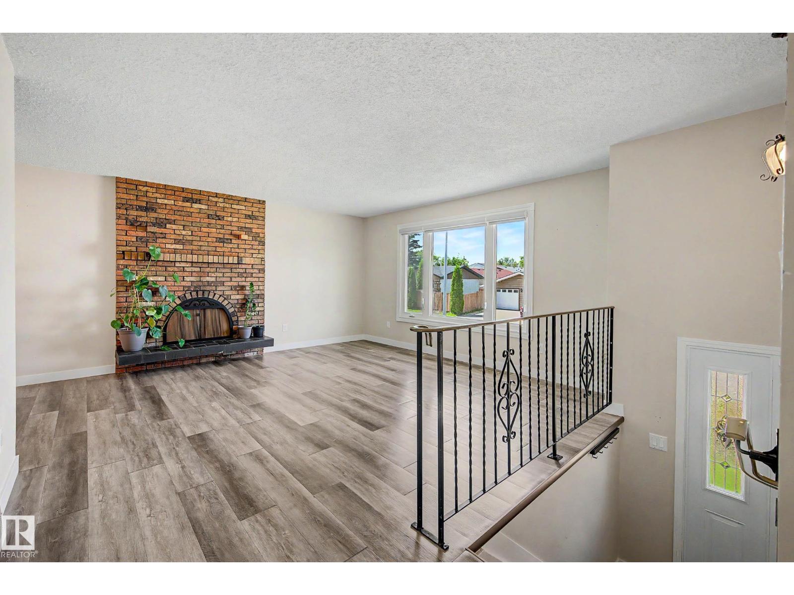 2911 83 St NW photo 5 — MLS® E4499896