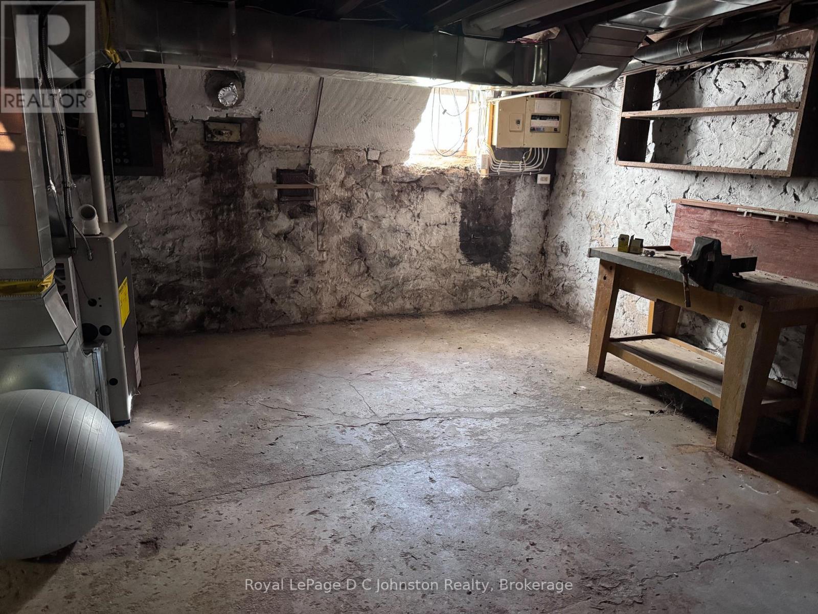 43 ALBERT STREET N - 23