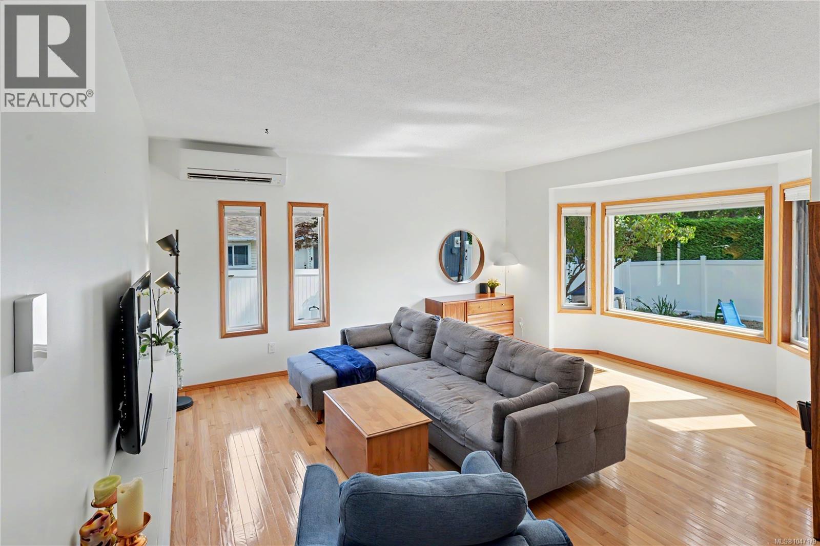 3730 Departure Bay Rd - 5