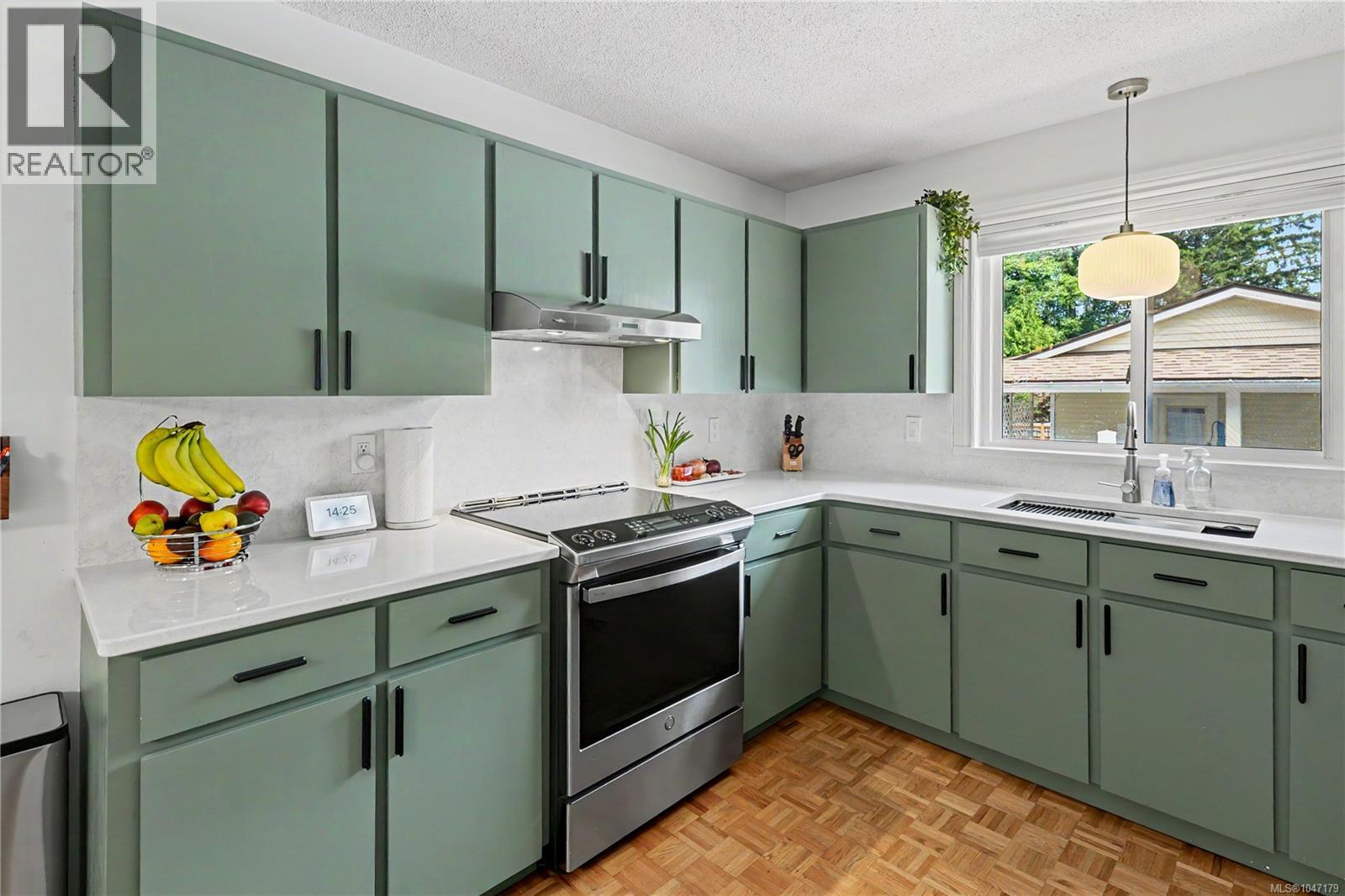 3730 Departure Bay Rd - Image 8