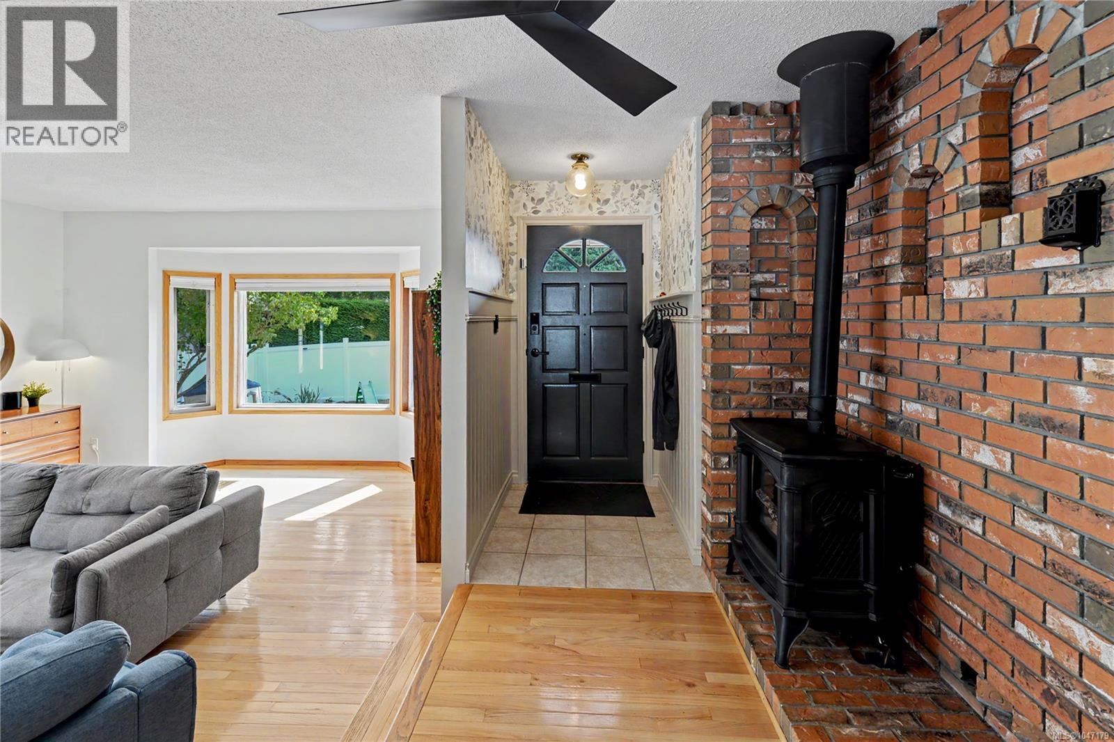 3730 Departure Bay Rd - Image 6