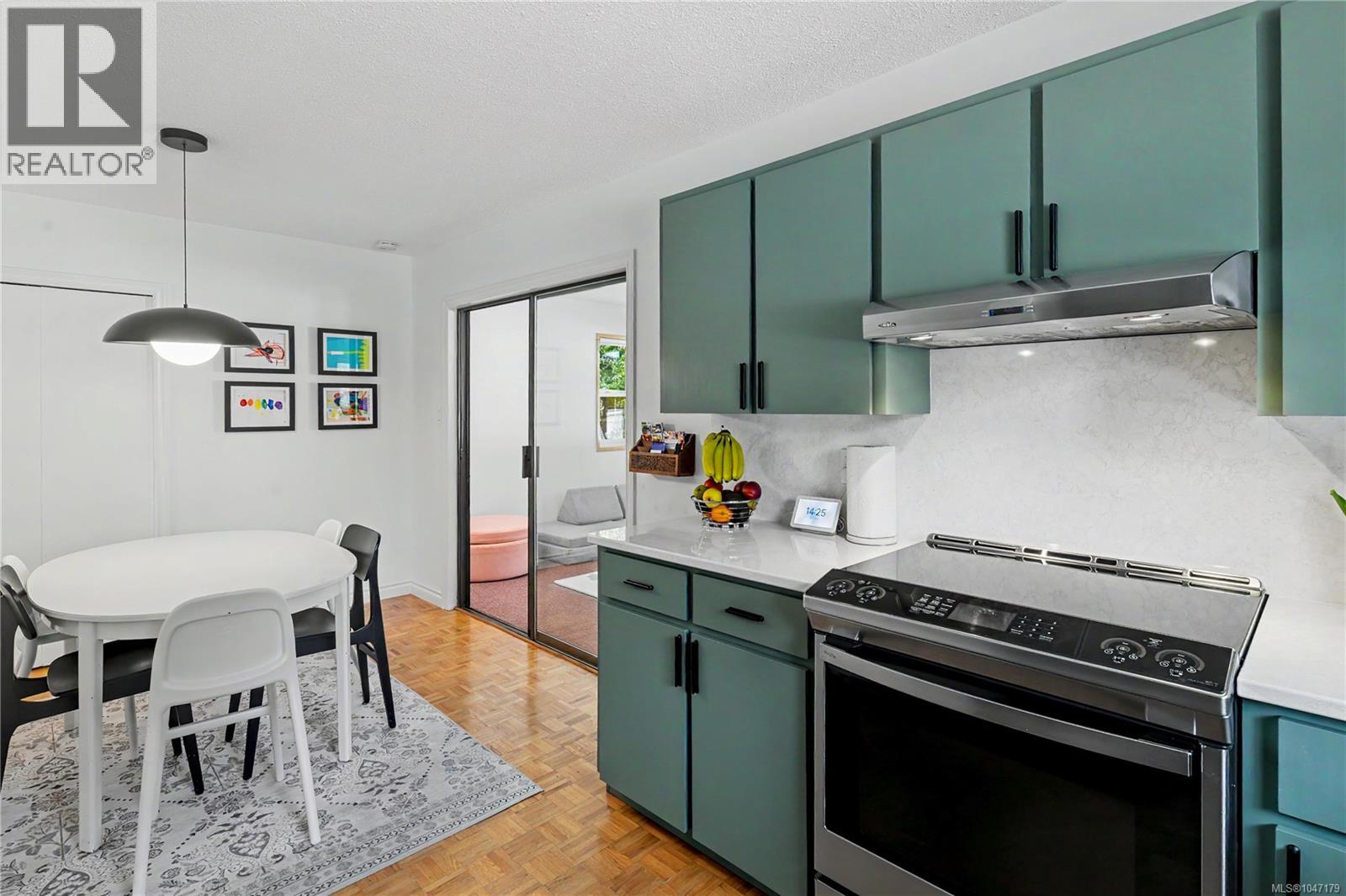 3730 Departure Bay Rd - Image 10