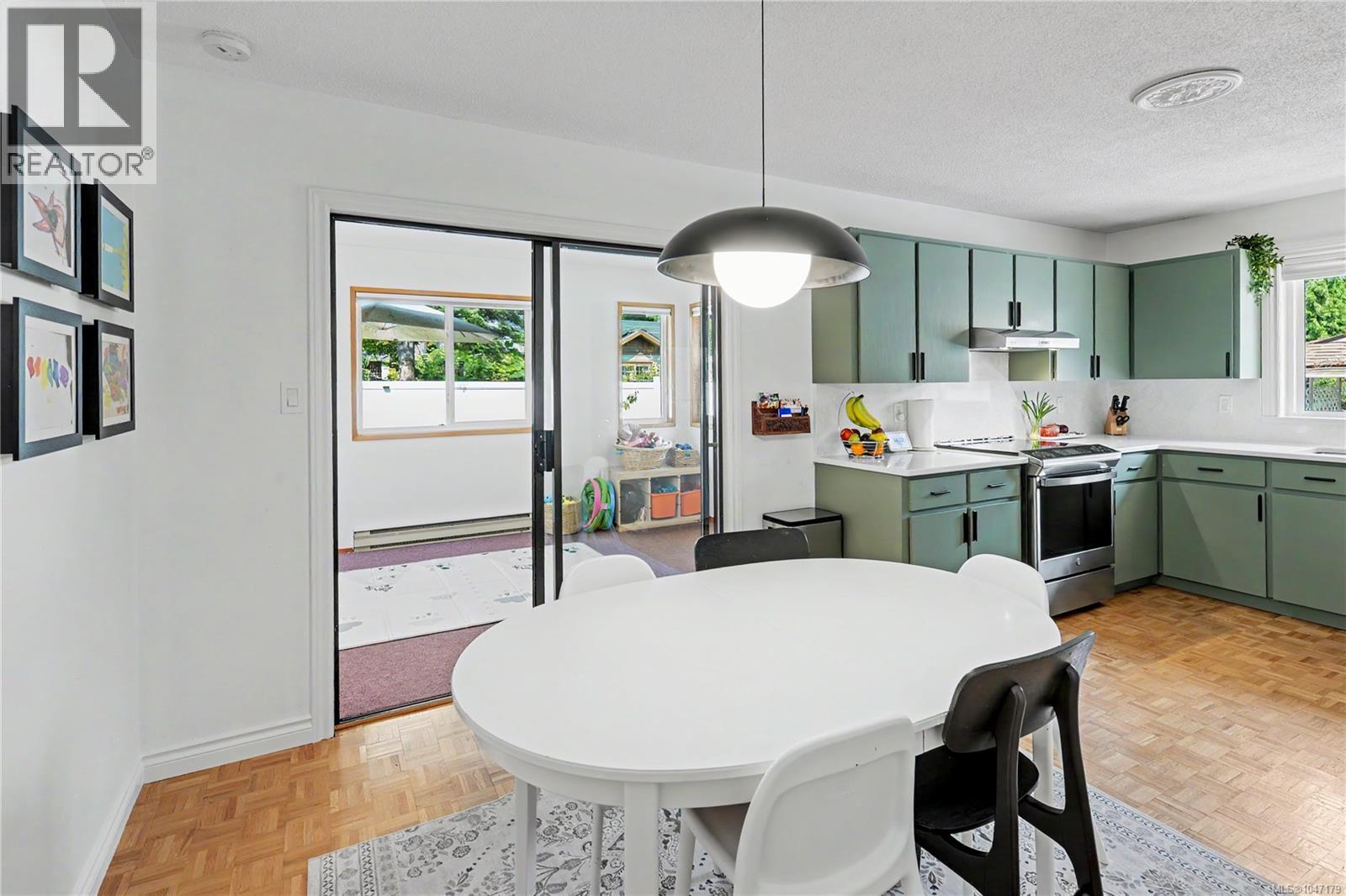 3730 Departure Bay Rd - Image 14