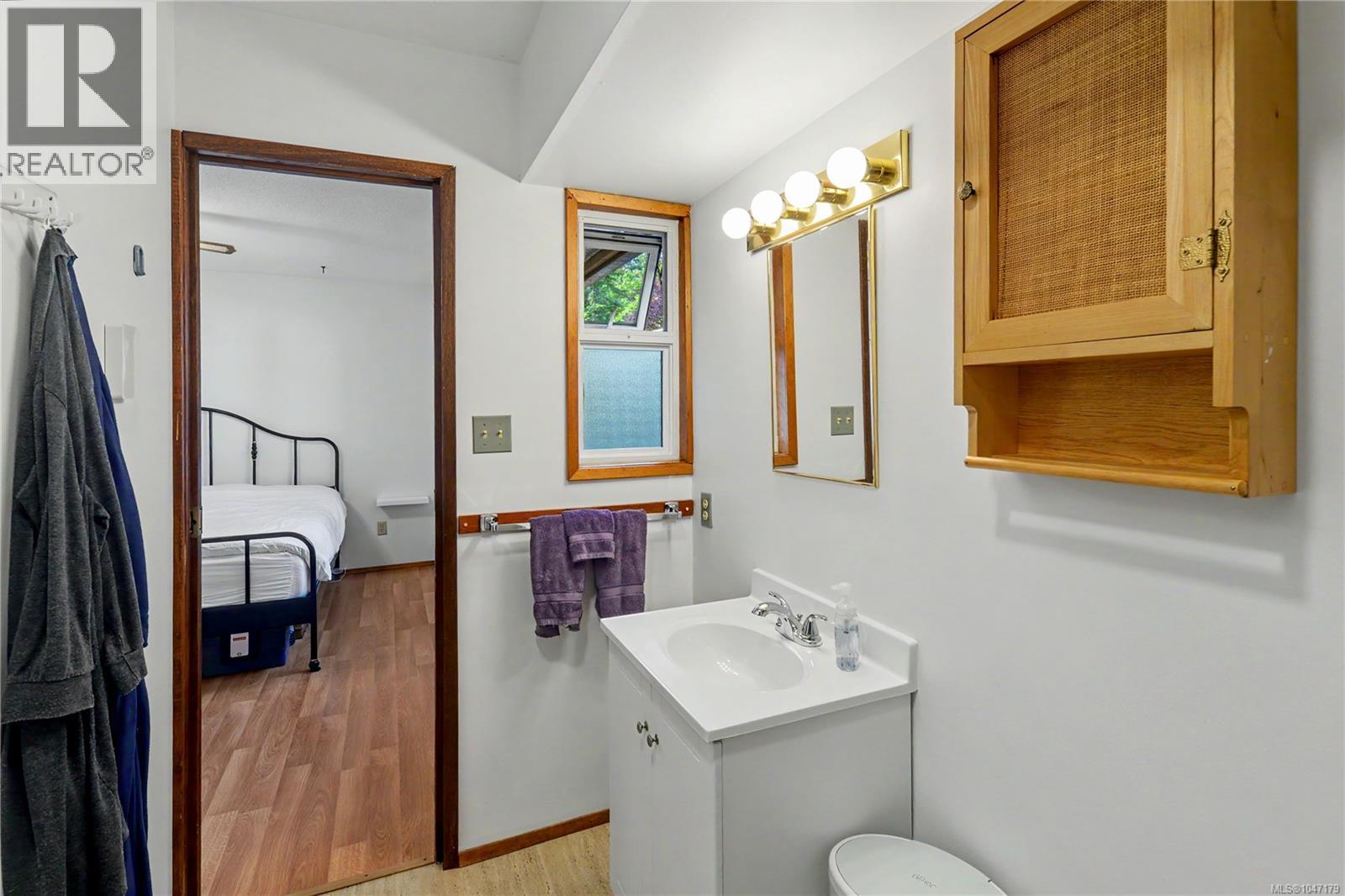 3730 Departure Bay Rd - Image 19
