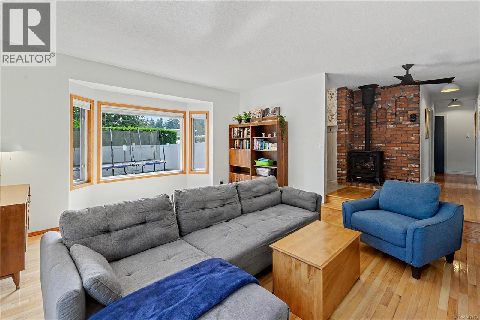 3730 Departure Bay Rd - Image 24