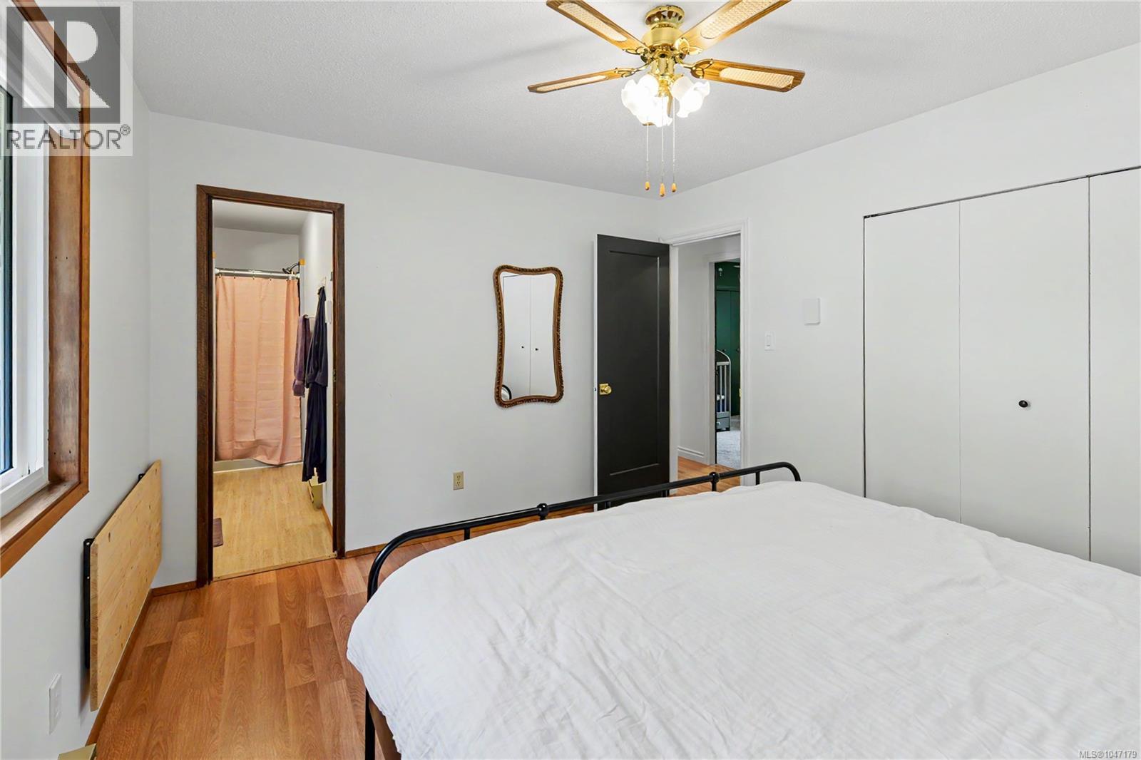3730 Departure Bay Rd - Image 17