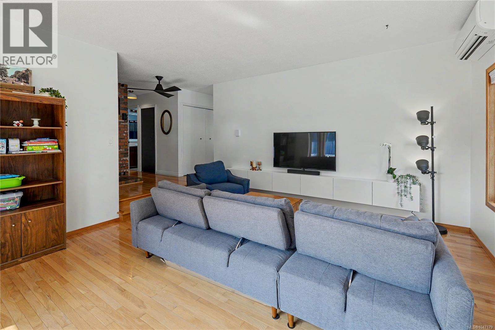 3730 Departure Bay Rd - Image 26