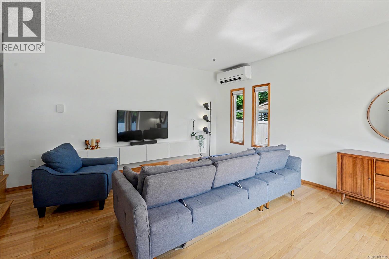 3730 Departure Bay Rd - 25