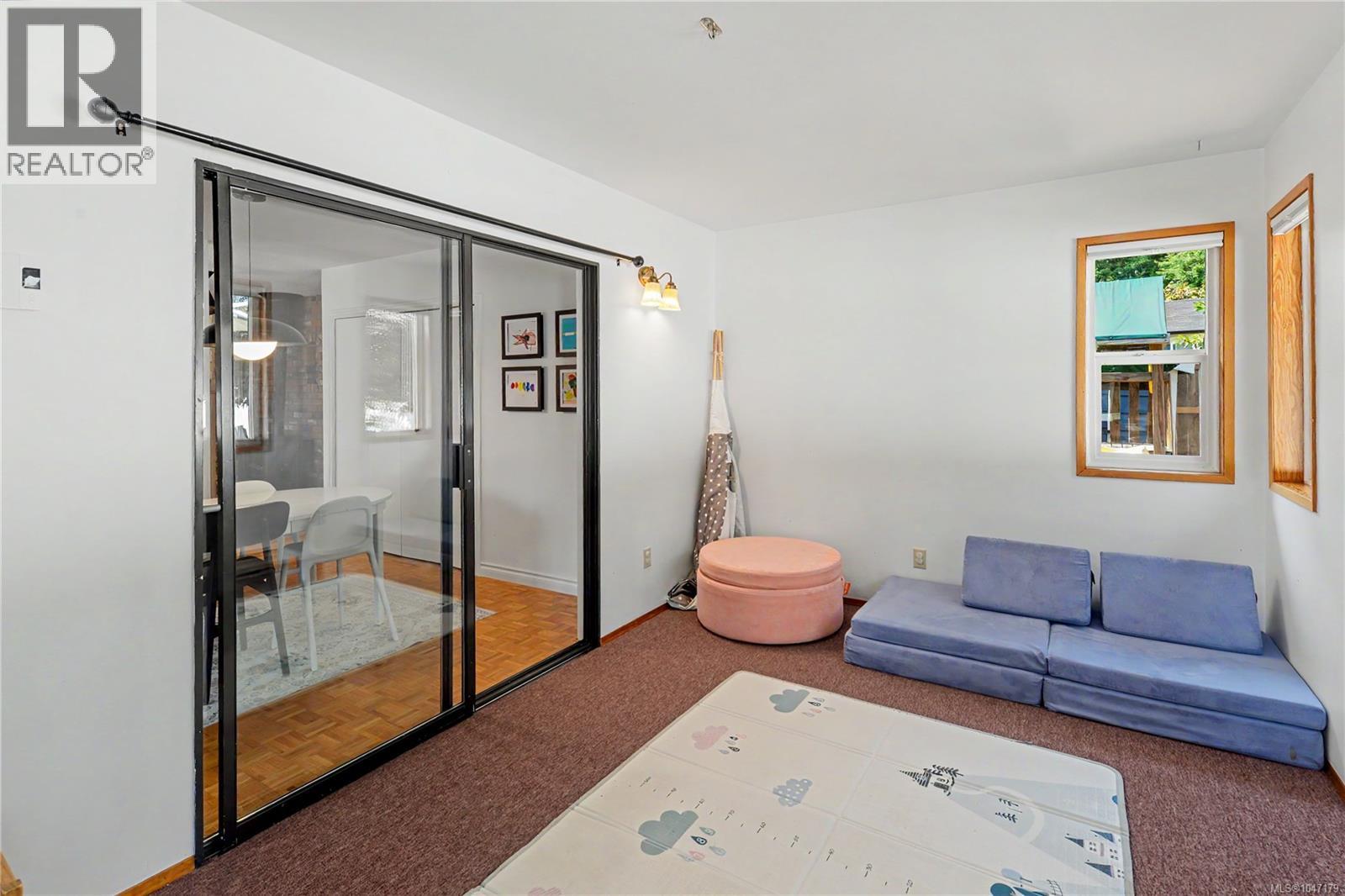 3730 Departure Bay Rd - 28