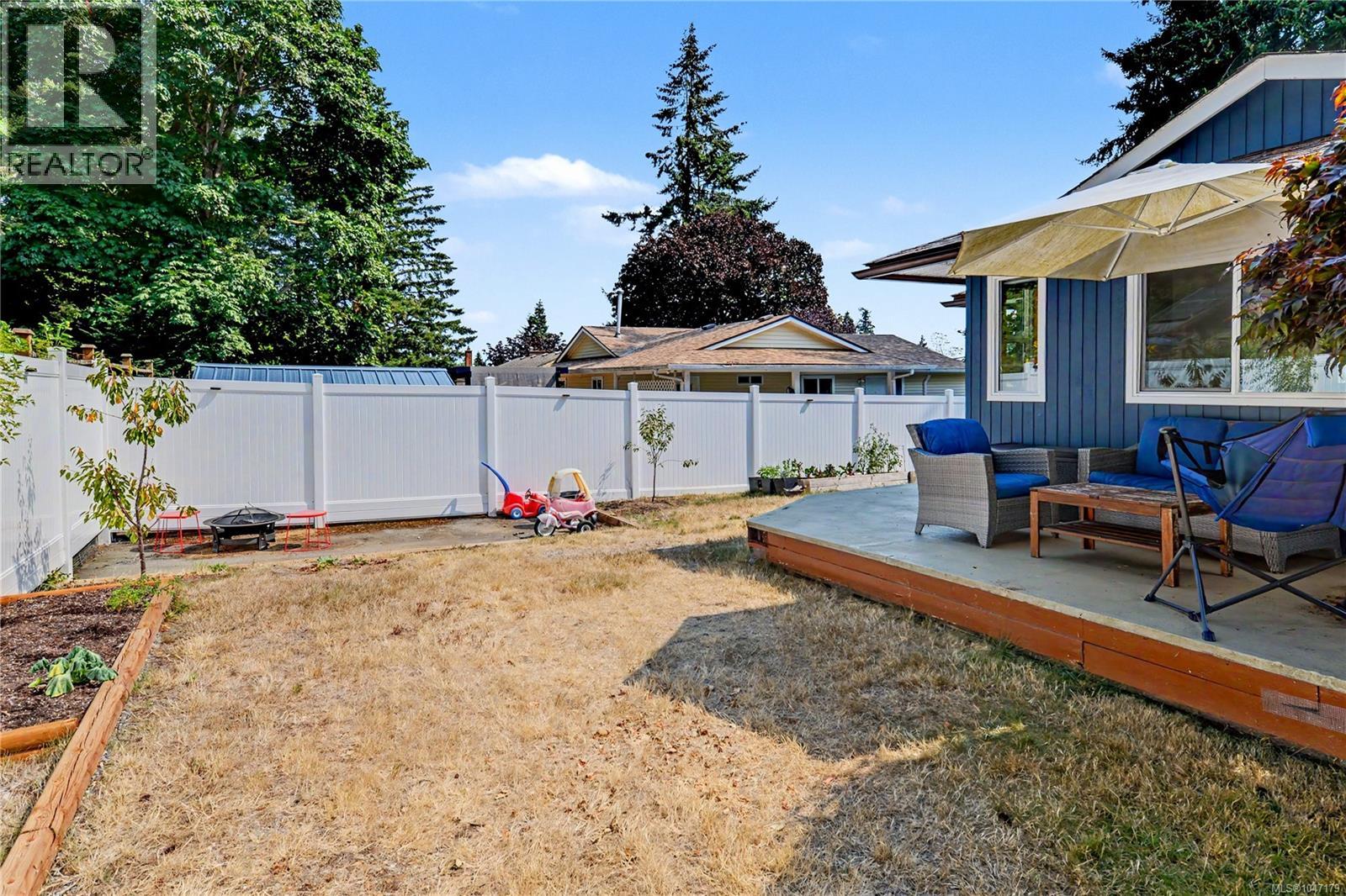 3730 Departure Bay Rd - Image 34