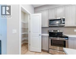 Kitchen - 105 Highview Gate Se, Airdrie, AB T4A3L6 Photo 13