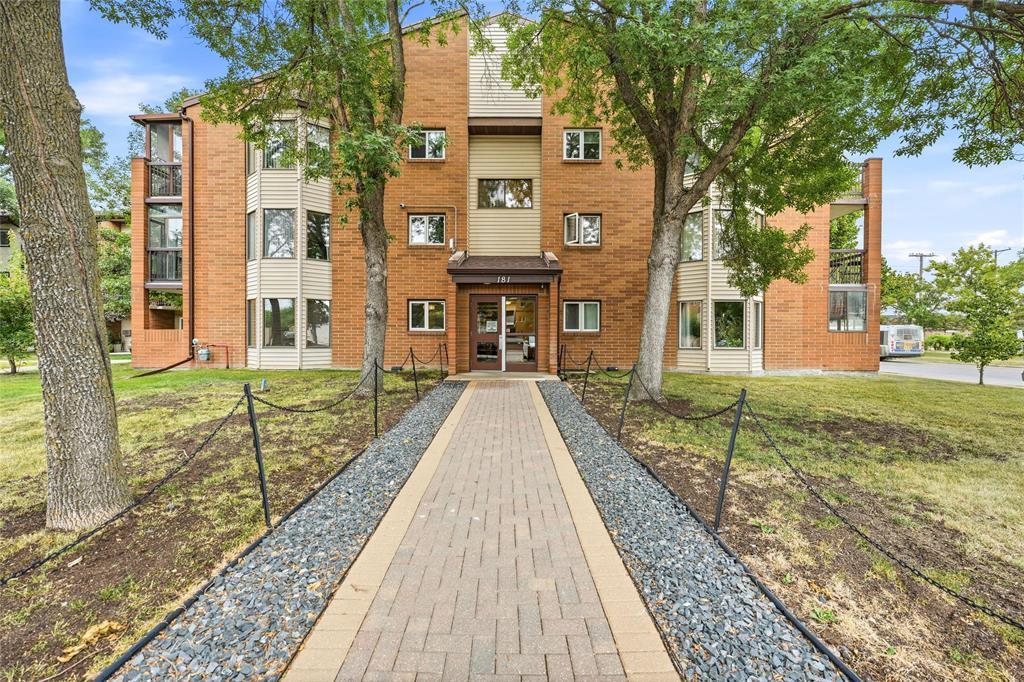 181 Watson Street, Winnipeg, Manitoba, R2P2P8, Winnipeg, Manitoba — photo 1 of 5