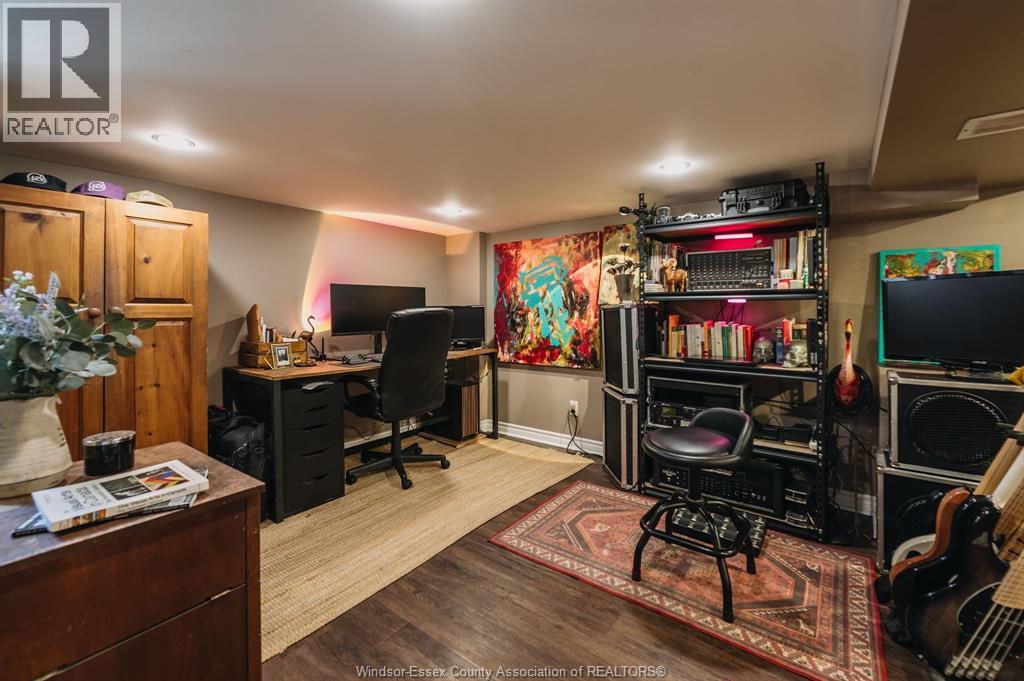 1472 Albert ROAD - 30