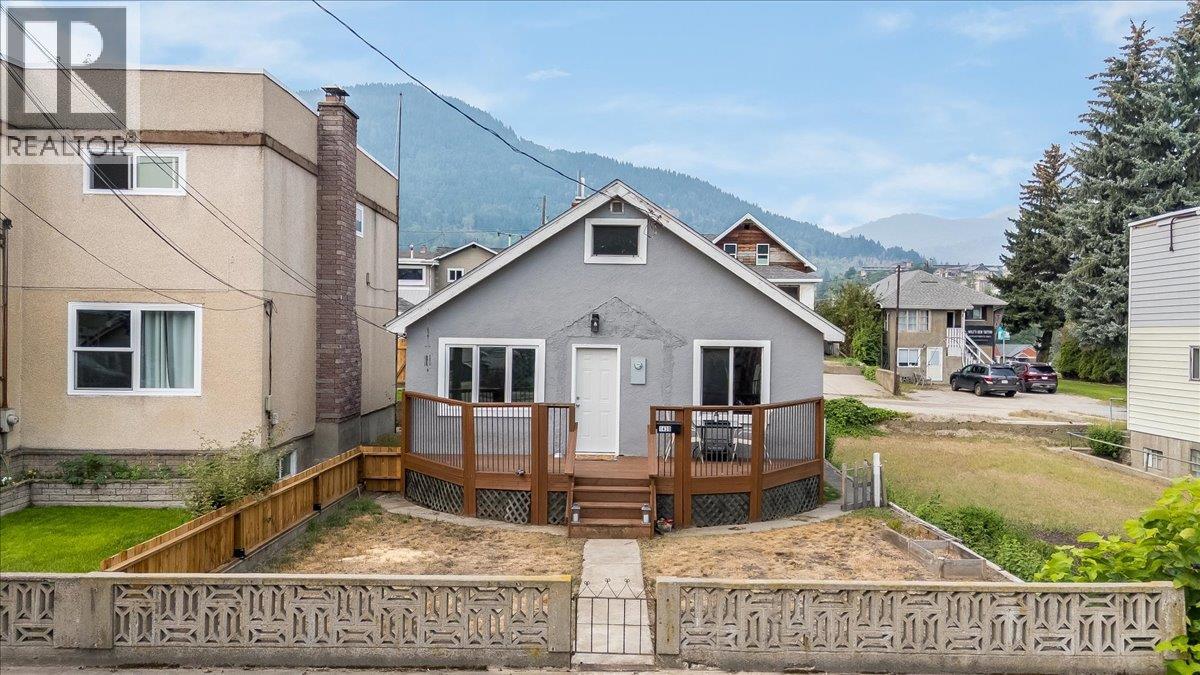 1430 THIRD Avenue, Trail