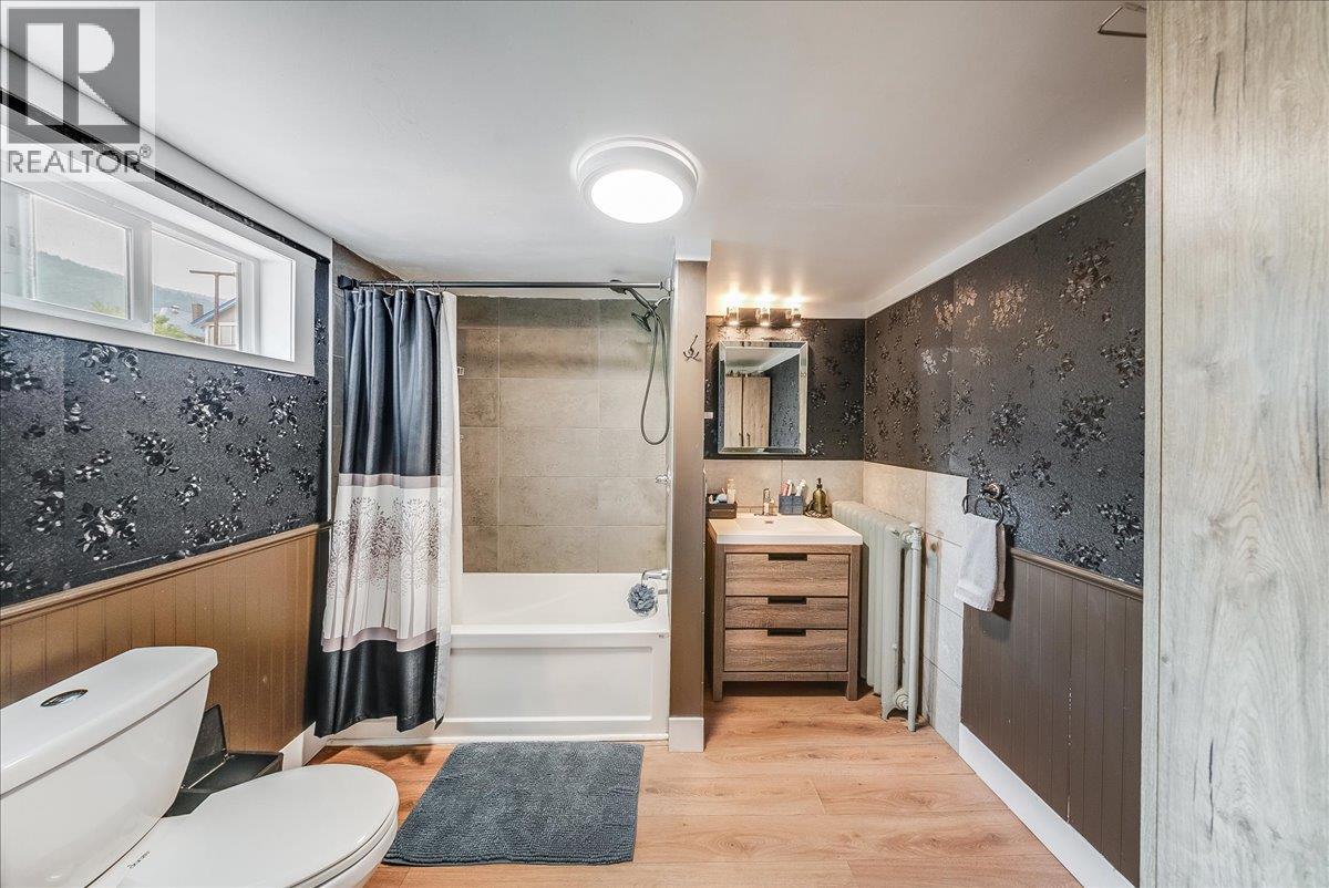 1430 THIRD Avenue, Trail