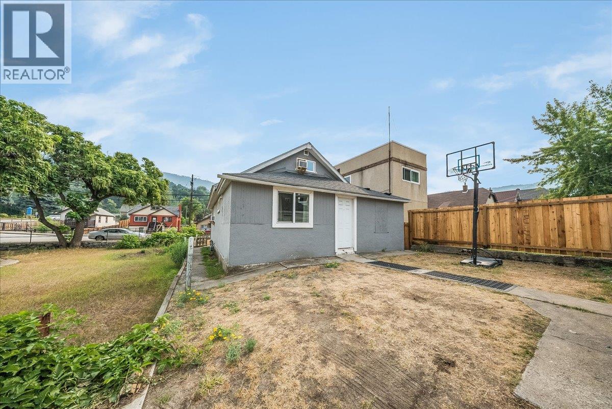 1430 THIRD Avenue - 32