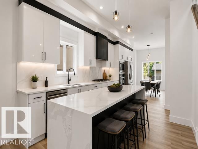 11032 128 ST NW - 12