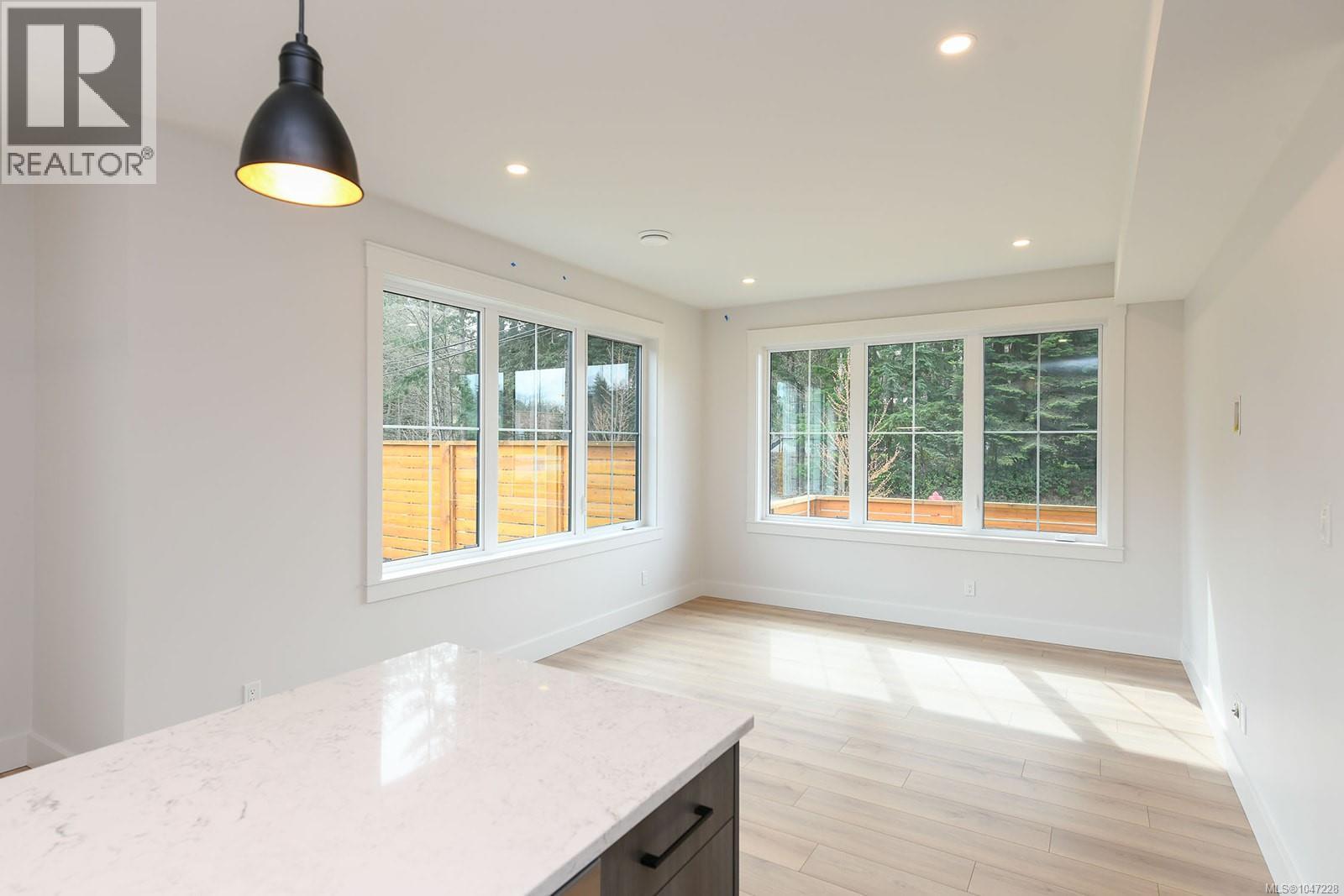 1 1090 Evergreen Rd, Campbell River
