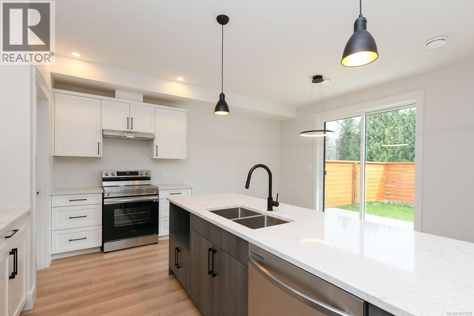 1 1090 Evergreen Rd, Campbell River