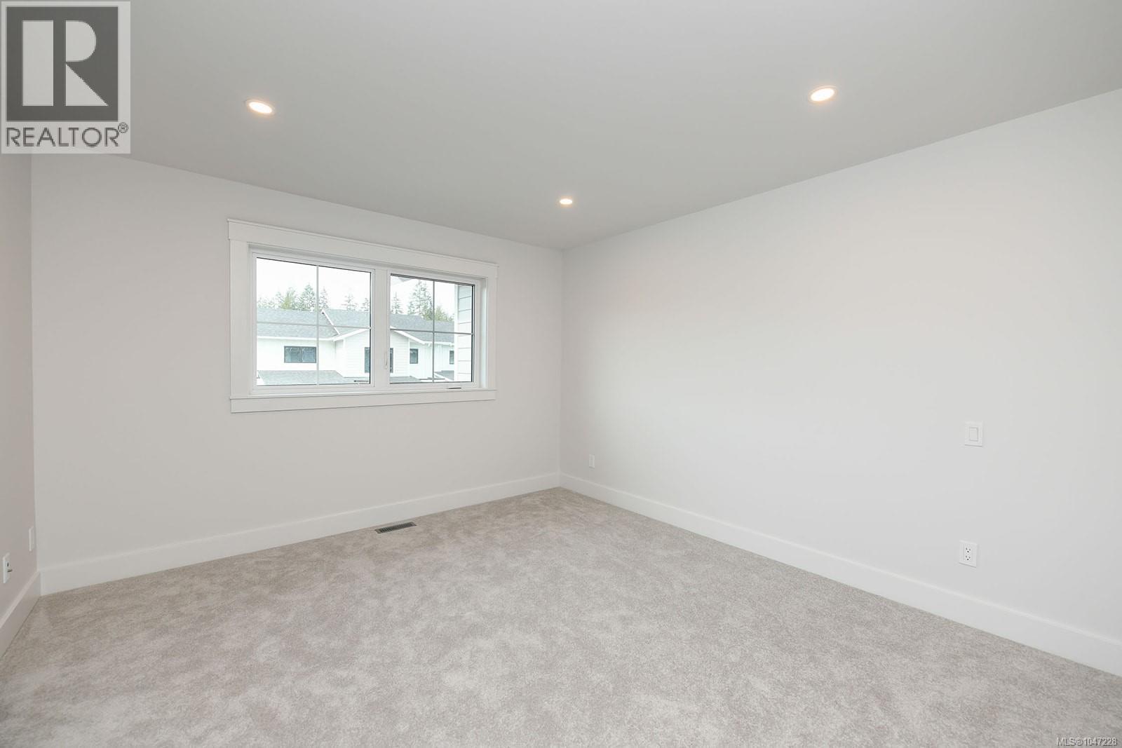 1 1090 Evergreen Rd, Campbell River