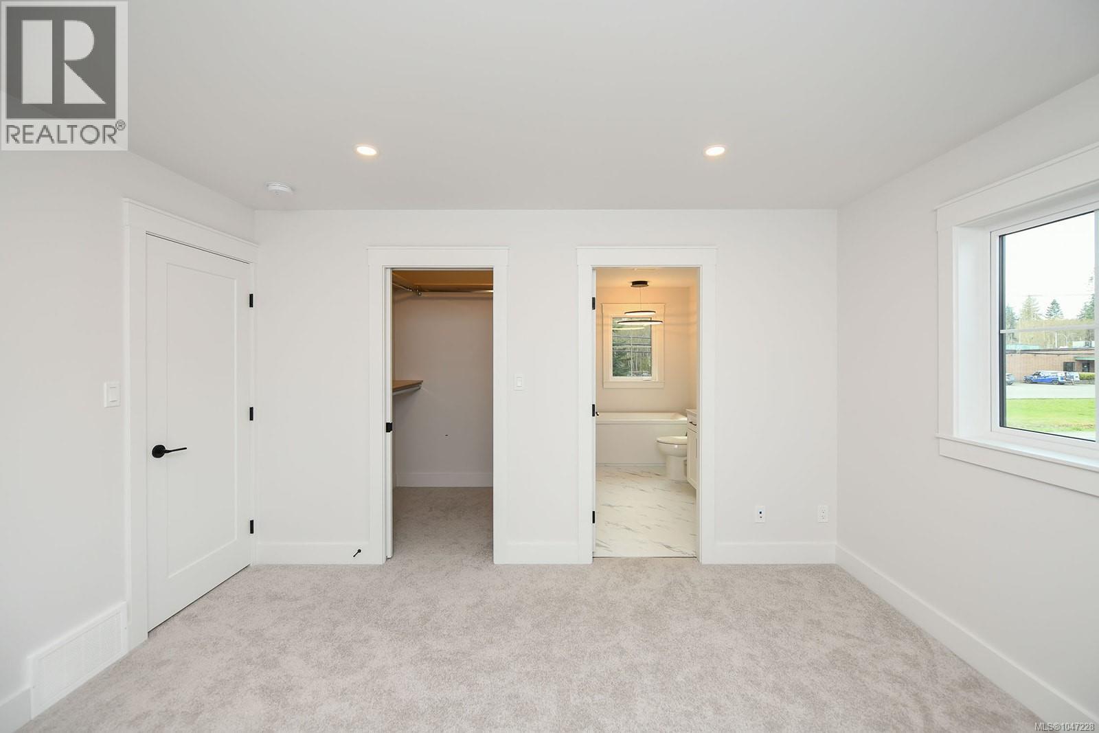 1 1090 Evergreen Rd, Campbell River