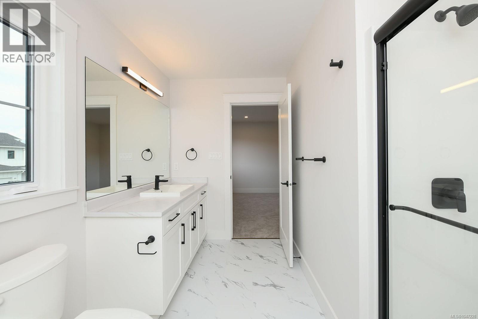 1 1090 Evergreen Rd, Campbell River
