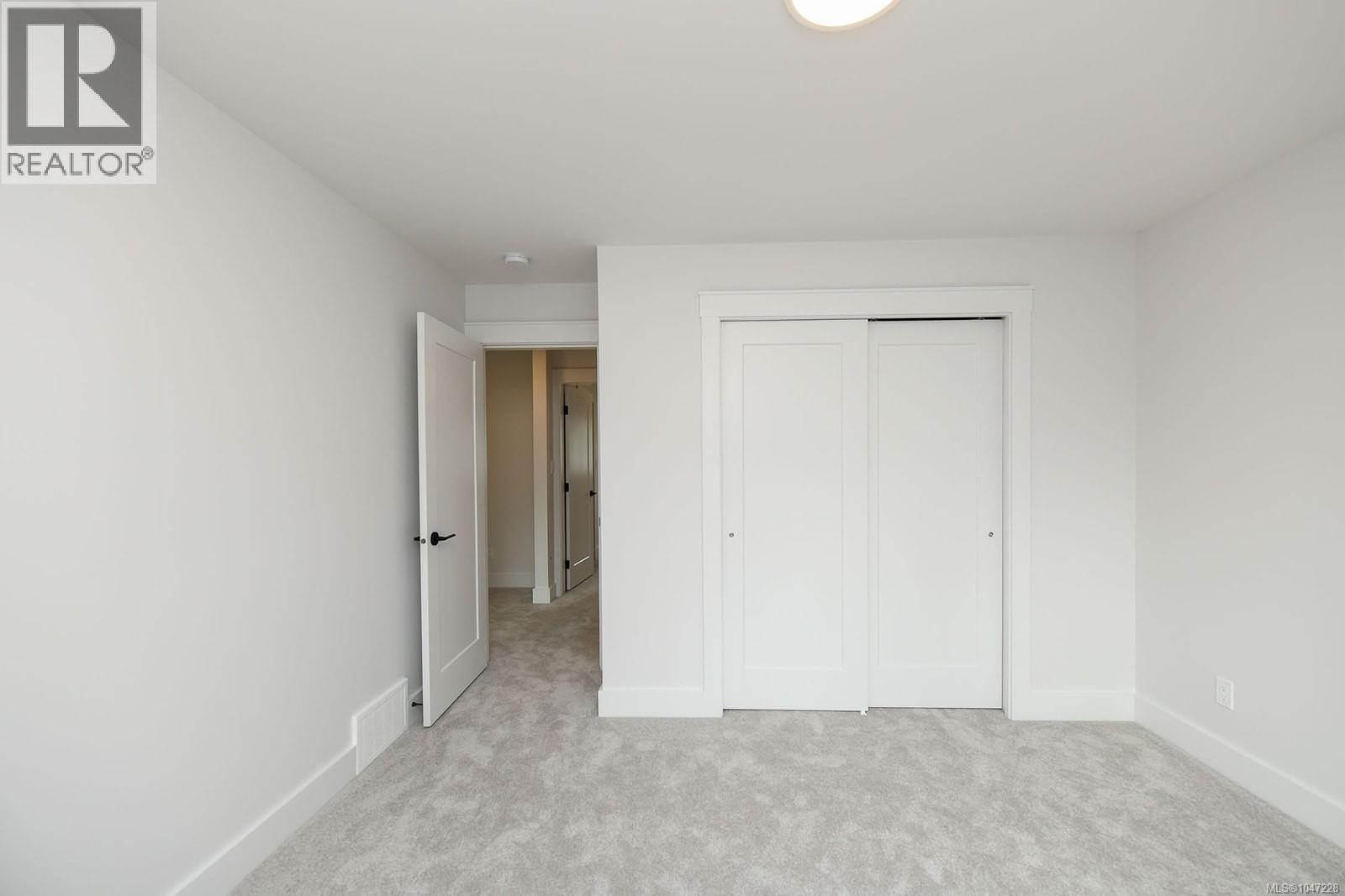 1 1090 Evergreen Rd, Campbell River