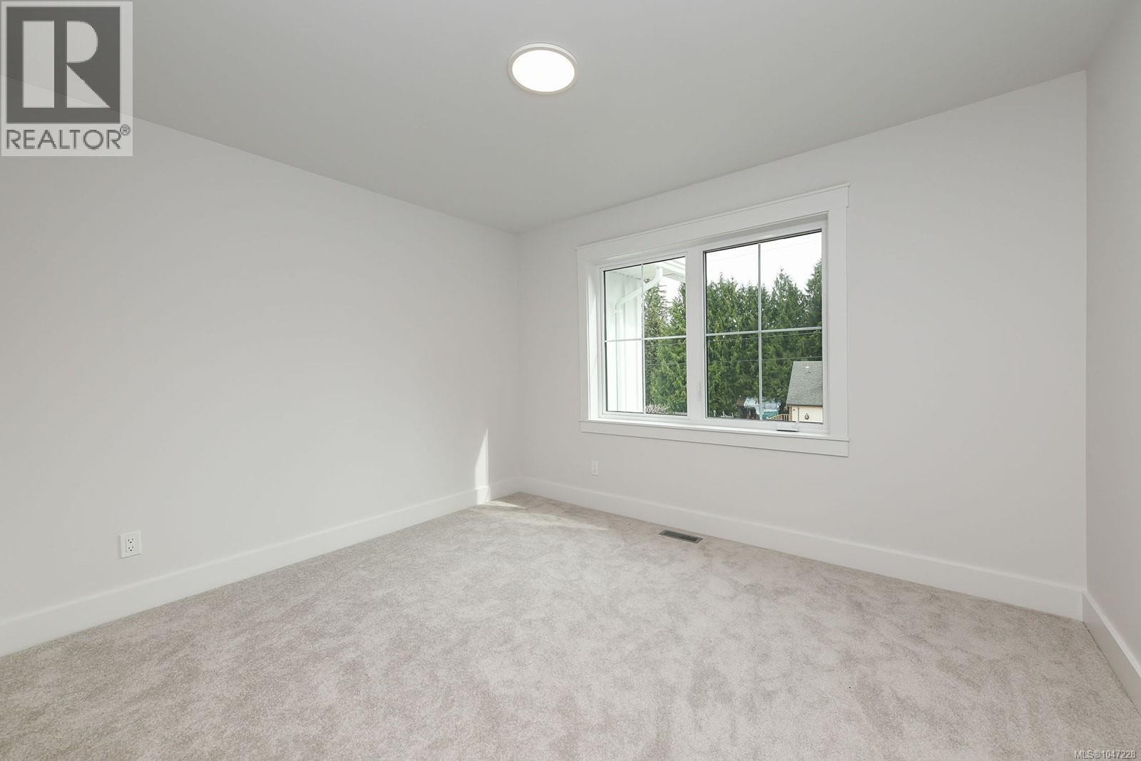 1 1090 Evergreen Rd, Campbell River