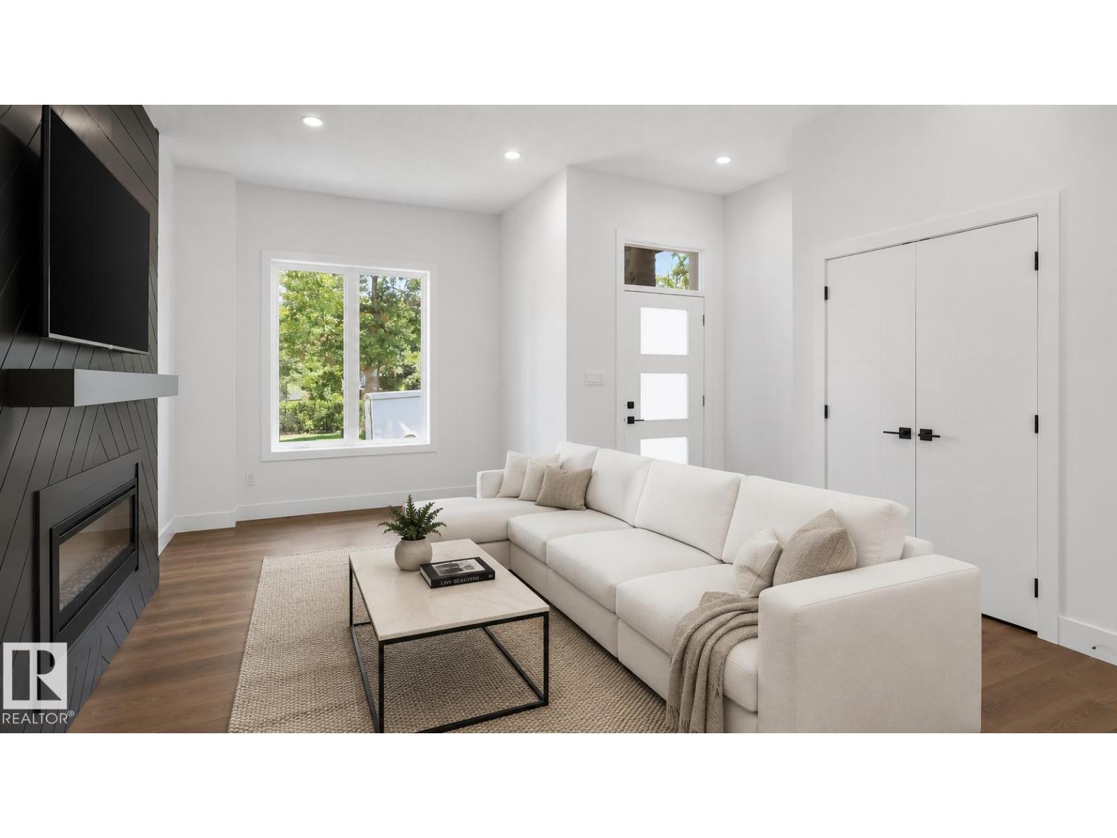11036 128 St NW photo 4 — MLS® E4485755