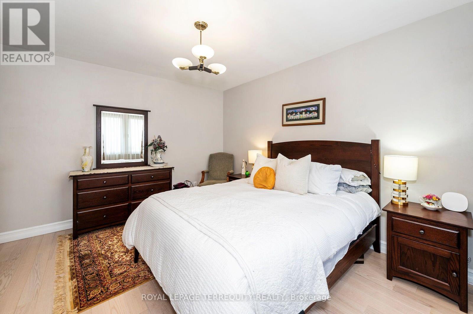 120 FALSTAFF AVENUE - 16