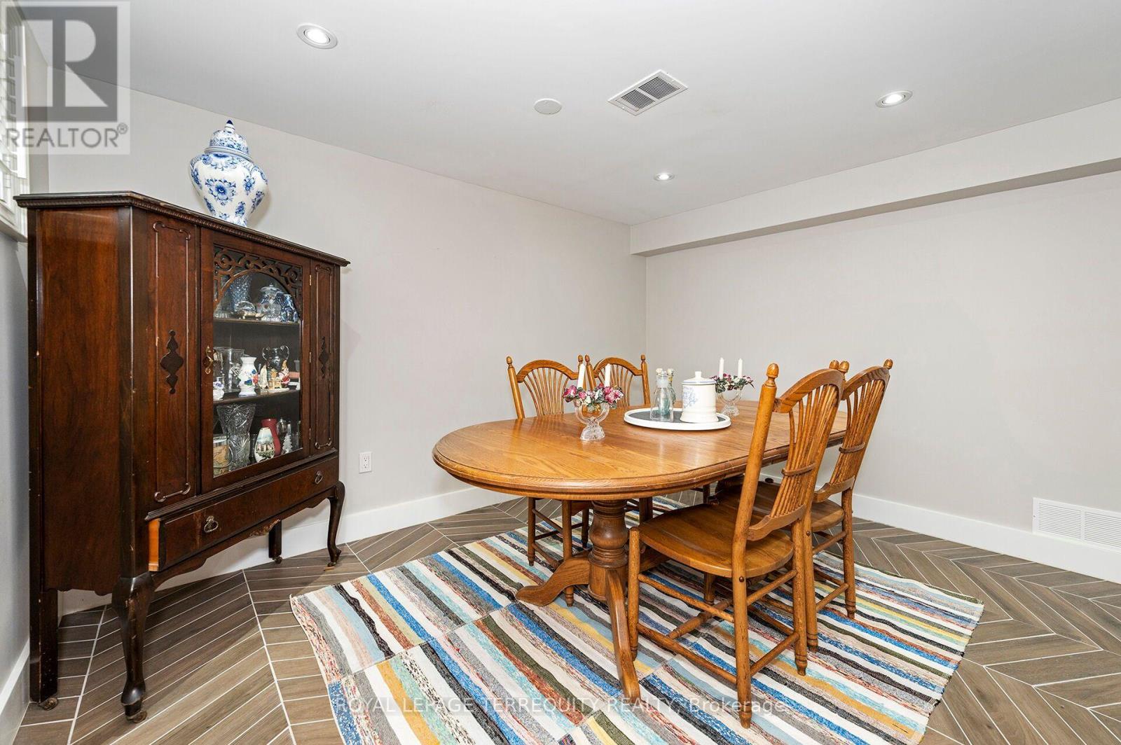 120 FALSTAFF AVENUE - 23