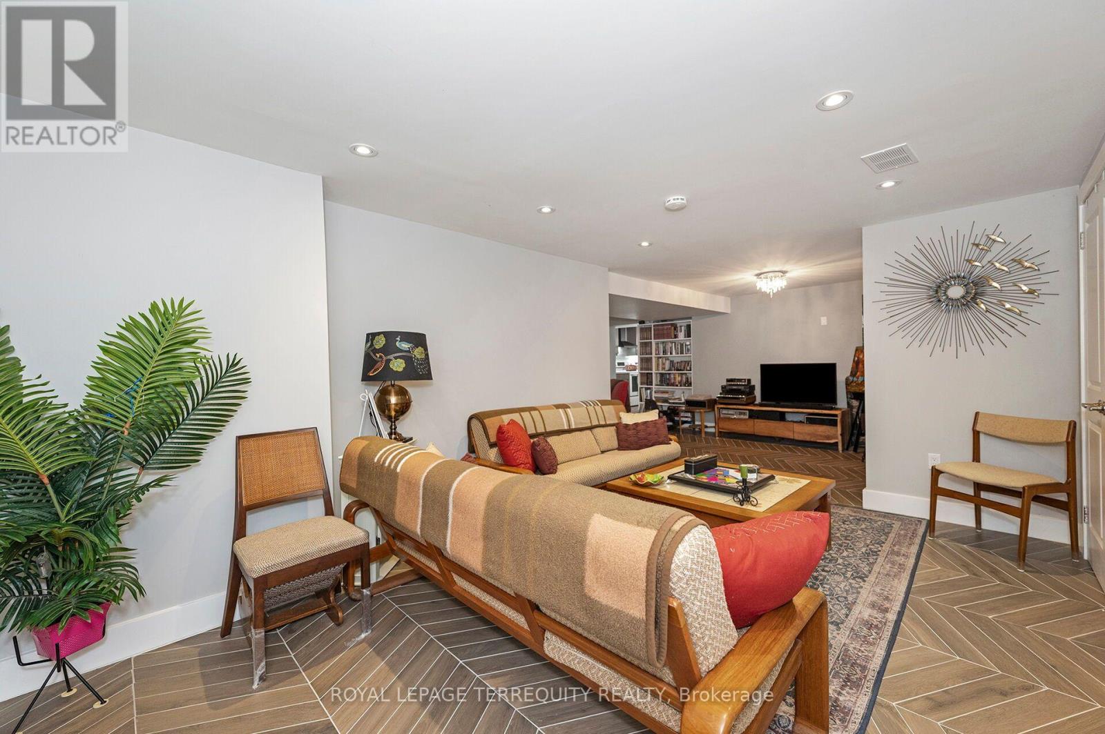 120 FALSTAFF AVENUE - 25