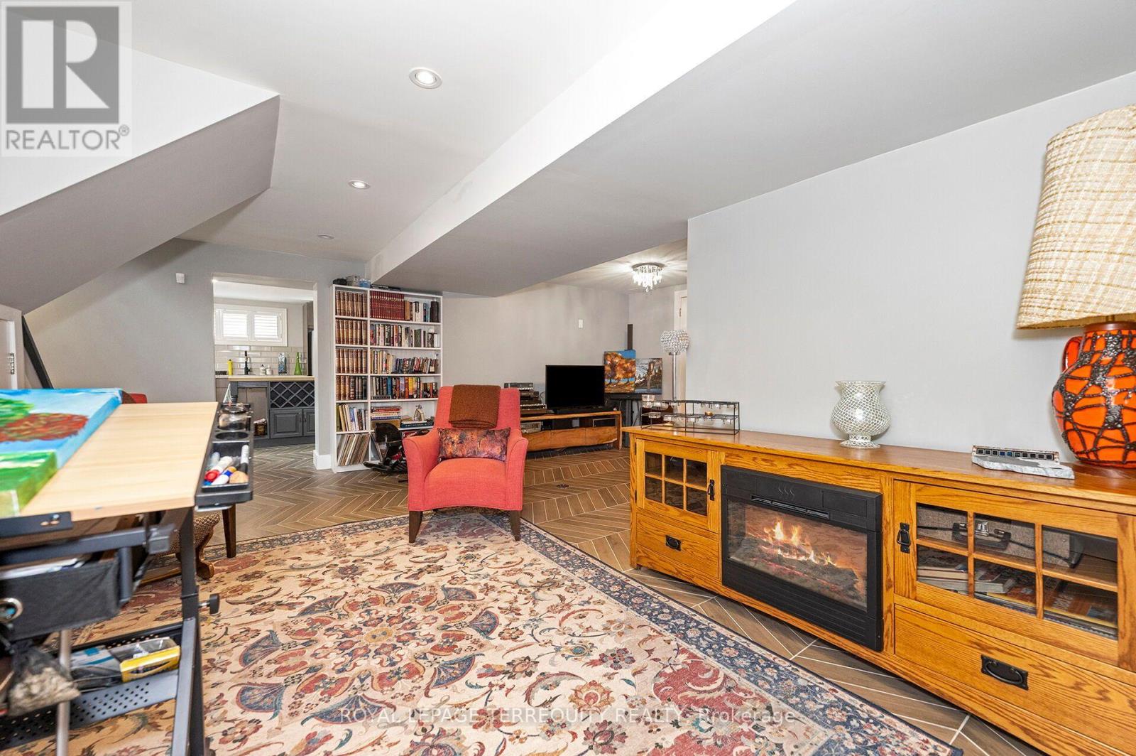 120 FALSTAFF AVENUE - 29