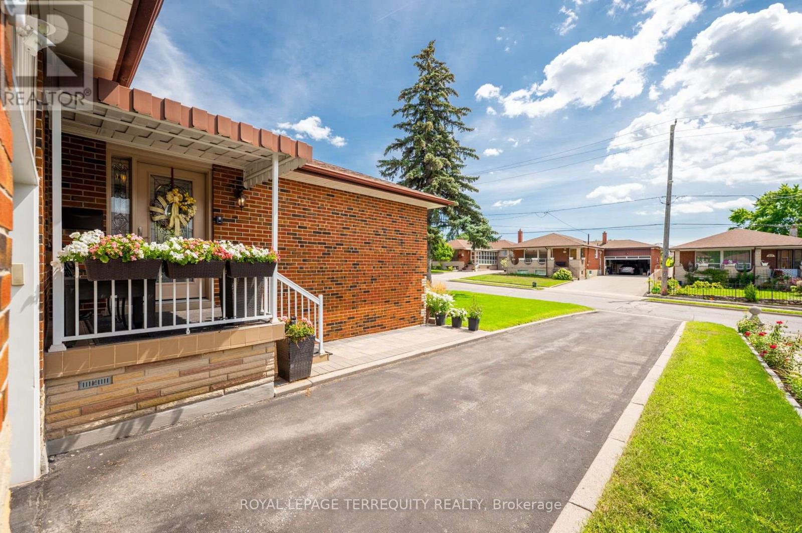 120 FALSTAFF AVENUE - 35