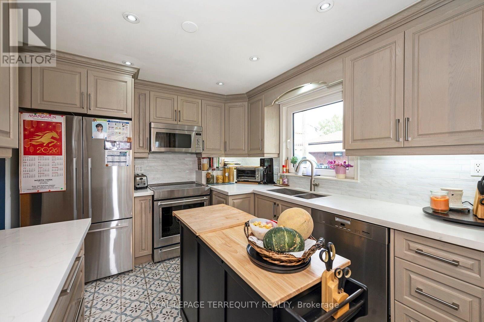 120 FALSTAFF AVENUE - 7