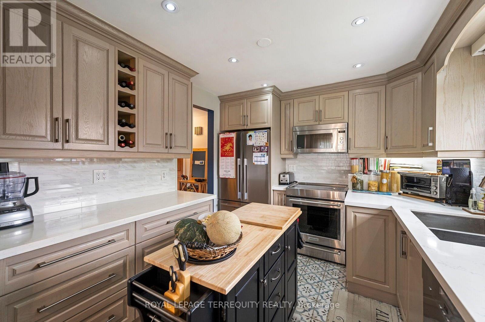 120 FALSTAFF AVENUE - 8