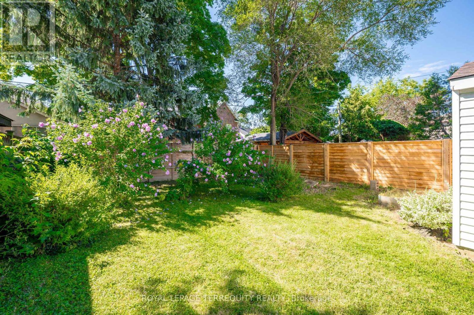 2307 LAWRENCE AVENUE W - 32