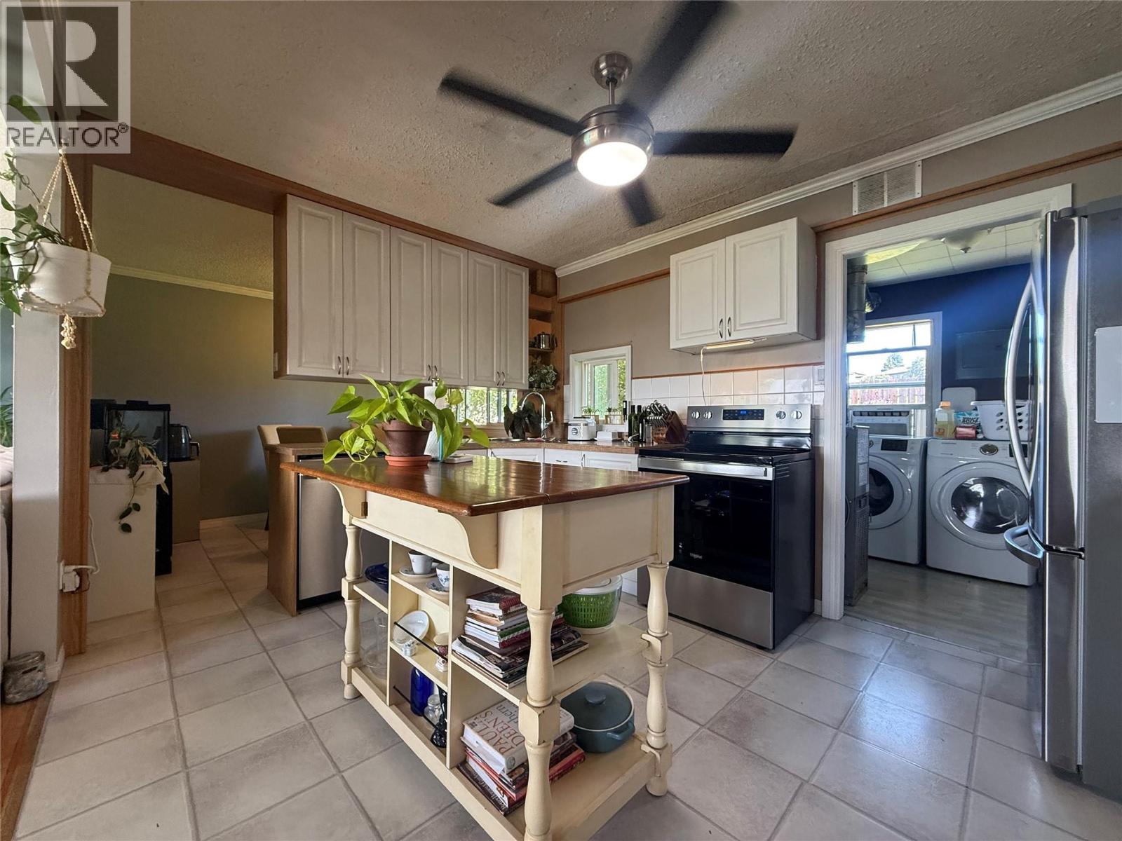 904 Cornwall Crescent - 3