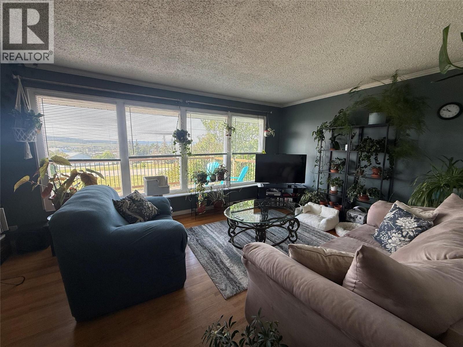 904 Cornwall Crescent - 5