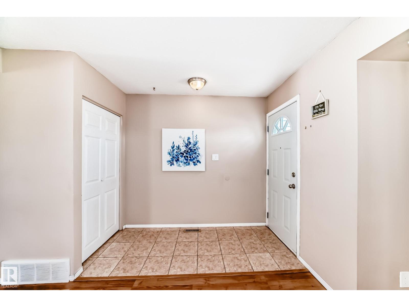 100 Dickinsfield Ct NW photo 3 — MLS® E4501476