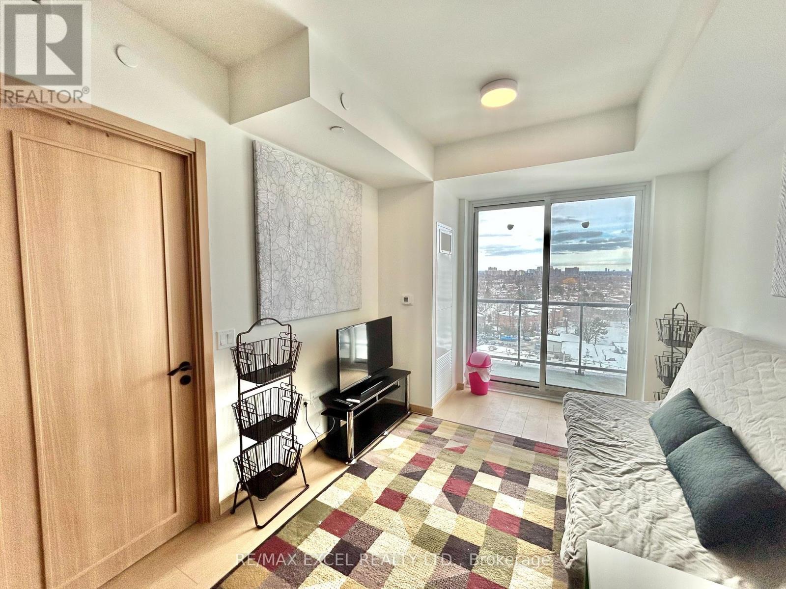 #910 3429 SHEPPARD AVENUE E - 6