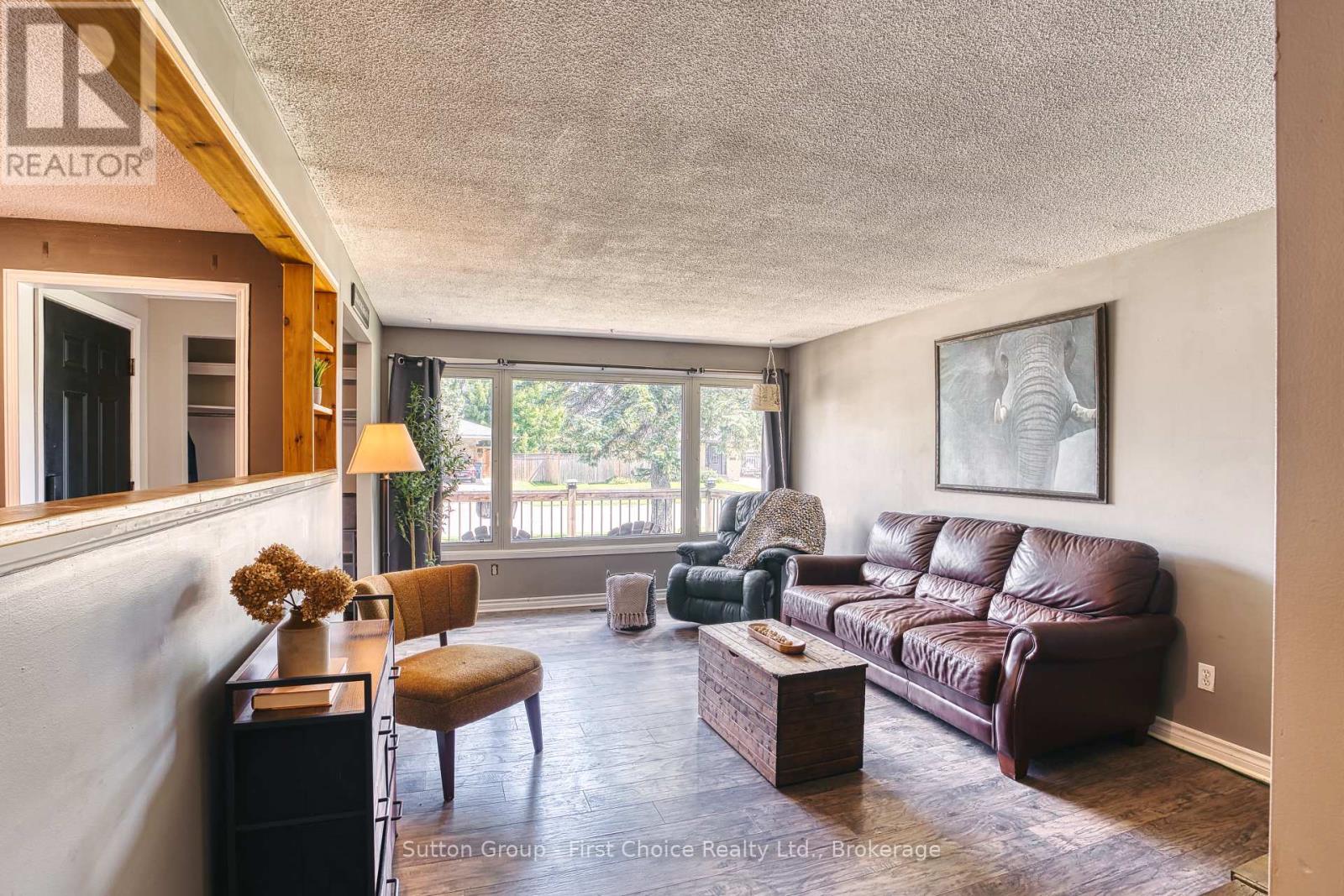 68 KATHRYN CRESCENT - 6