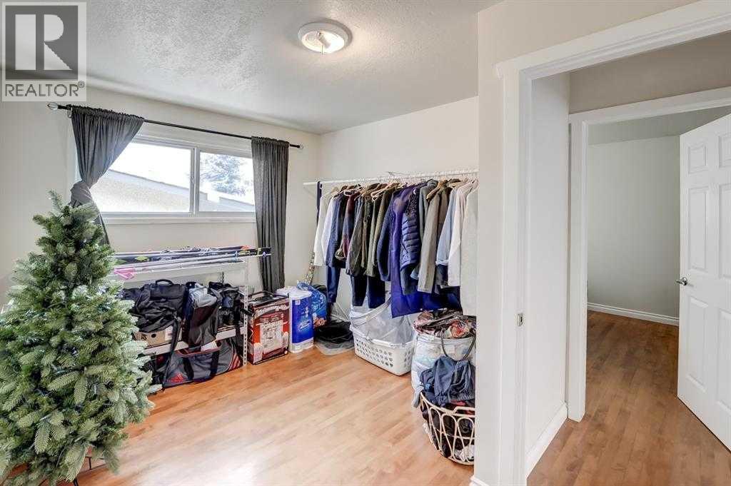518 54 Avenue SW - 8