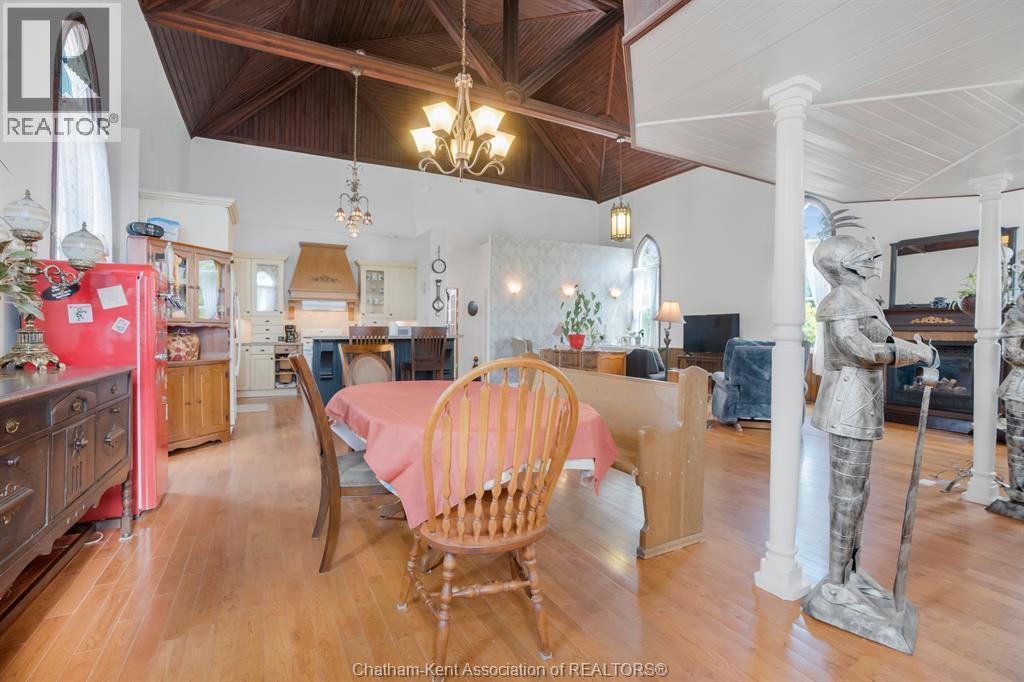 203 McIntyre STREET - 18
