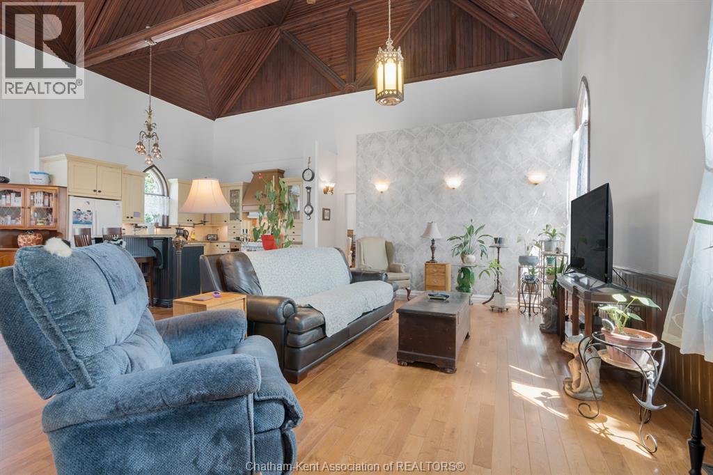203 McIntyre STREET - 21