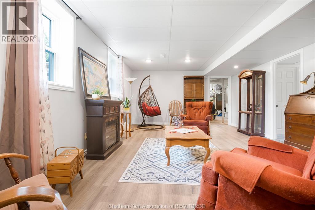 203 McIntyre STREET - 38