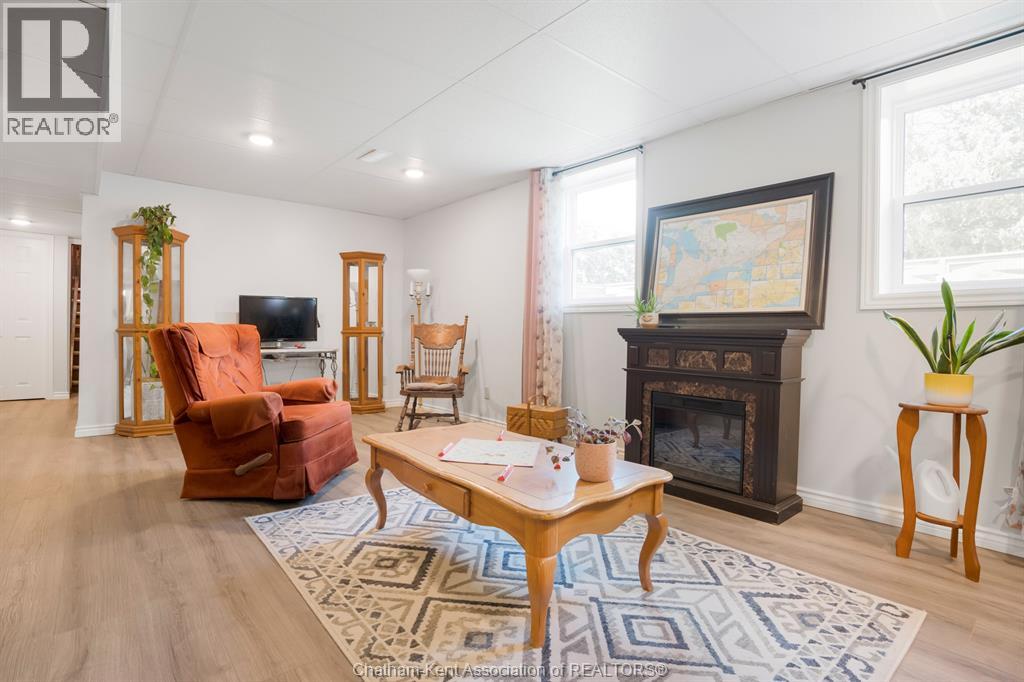 203 McIntyre STREET - 39
