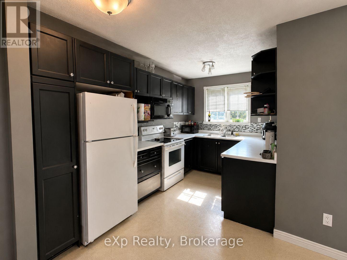 560 JOHN STREET S - 12