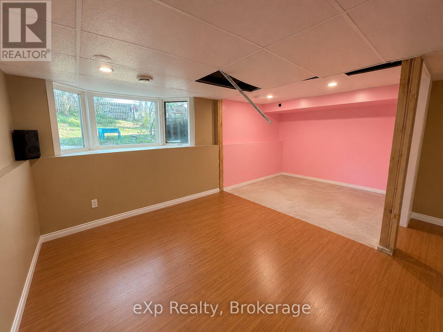 560 JOHN STREET S - 26